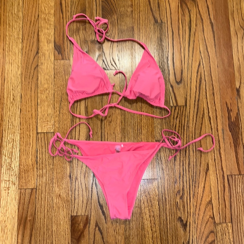 Bikini - Picture 2 of 3
